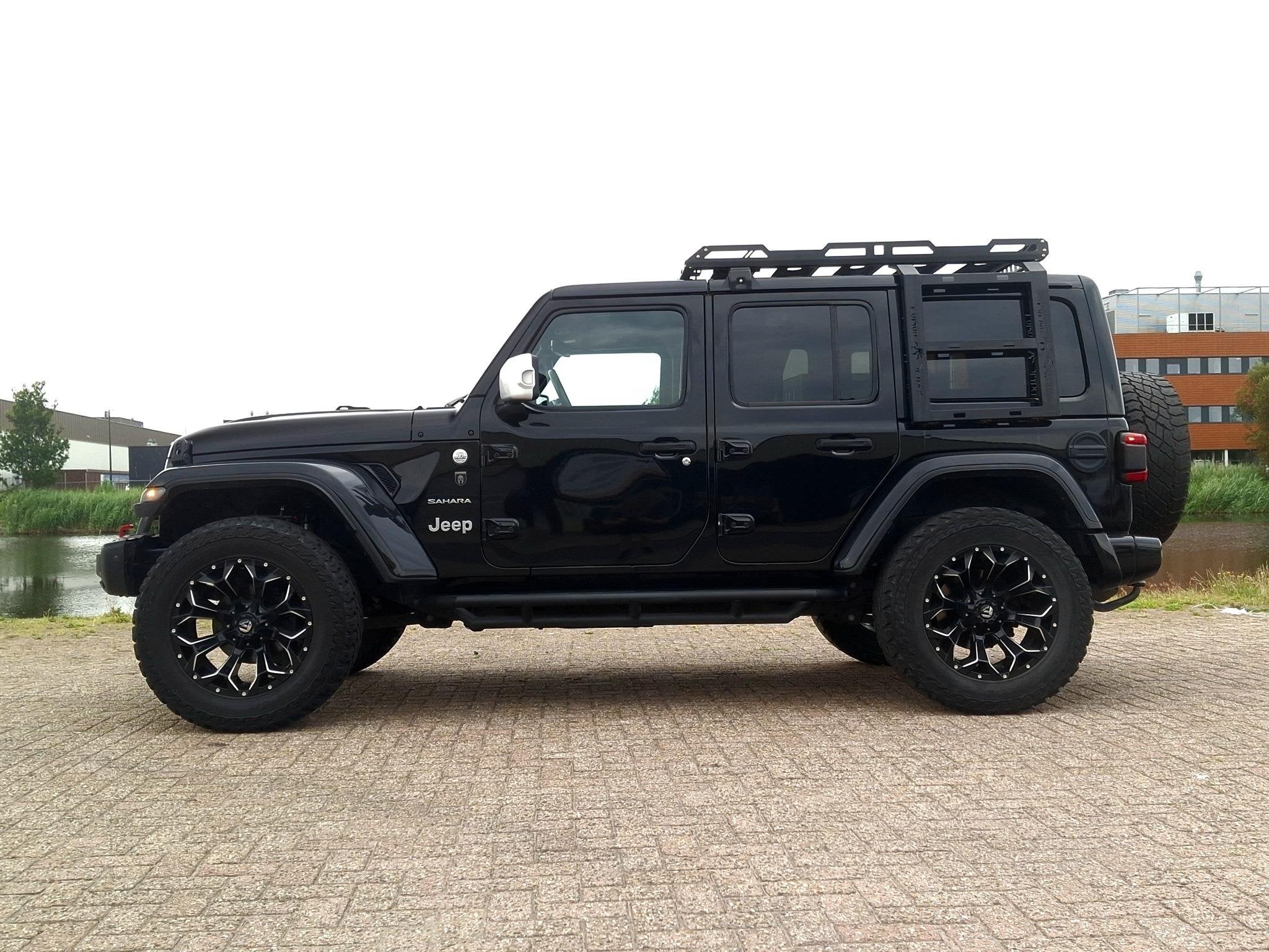 Jeep Wrangler 2.2D Sahara | GRIJS KENTEKEN | 4x4 | VOL OPTIE, Auto's, Stof, Gebruikt, 4 cilinders, Zwart