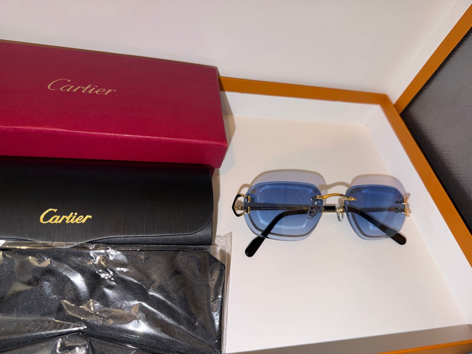 Cartier Zonnebril - Blauw met Gouden Details, Overige merken, Zonnebril, Blauw, Ophalen of Verzenden