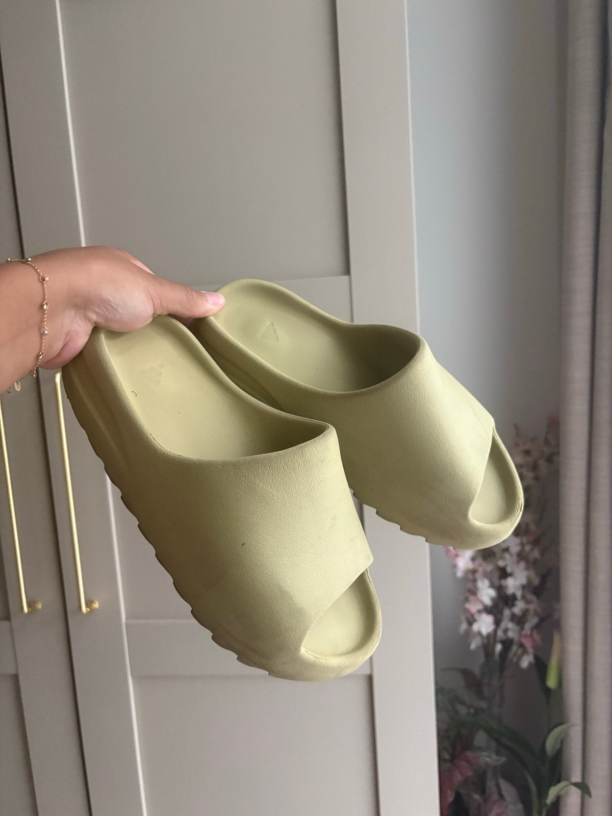Adidas Yeezy Slides - Maat 39, Ophalen of Verzenden, Gedragen, Overige kleuren, Slippers