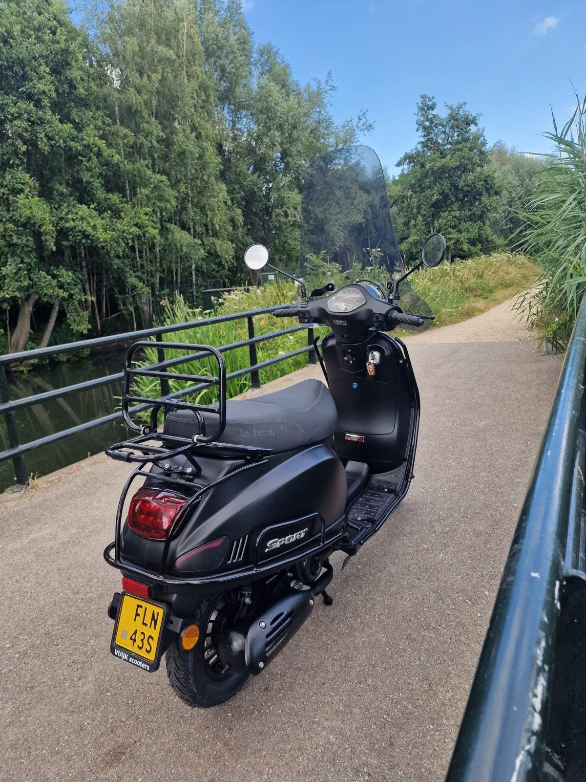 La Souris Scooter Sport - Mat Zwart, Zo goed als nieuw, Fietsen en Brommers, La Souris, Maximaal 45 km/u, Ophalen of Verzenden
