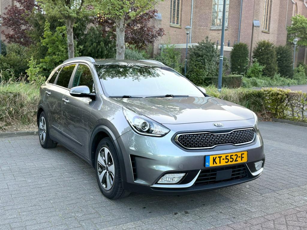 Kia Niro 1.6 GDi Hybrid 141pk Dct6 2016 Grijs, Auto's, Zwart, 1580 cc, 23 km/l, 75 €/maand