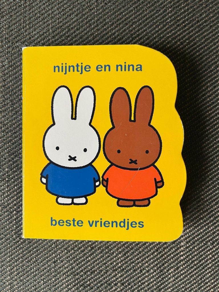 Dick Bruna - nijntje en nina beste vriendjes. (karton) 2023, Ophalen of Verzenden, Zo goed als nieuw, Dick Bruna