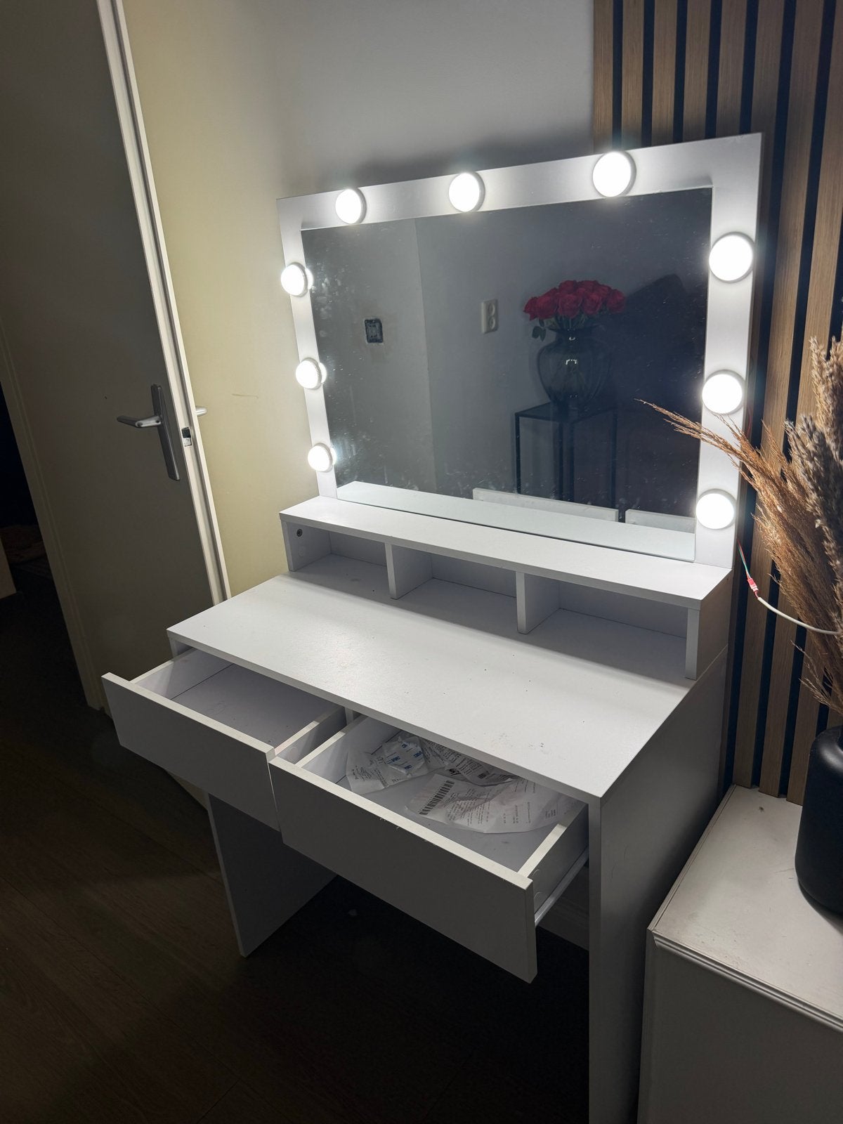Foto 5 van Witte kaptafel met verlichting en lades