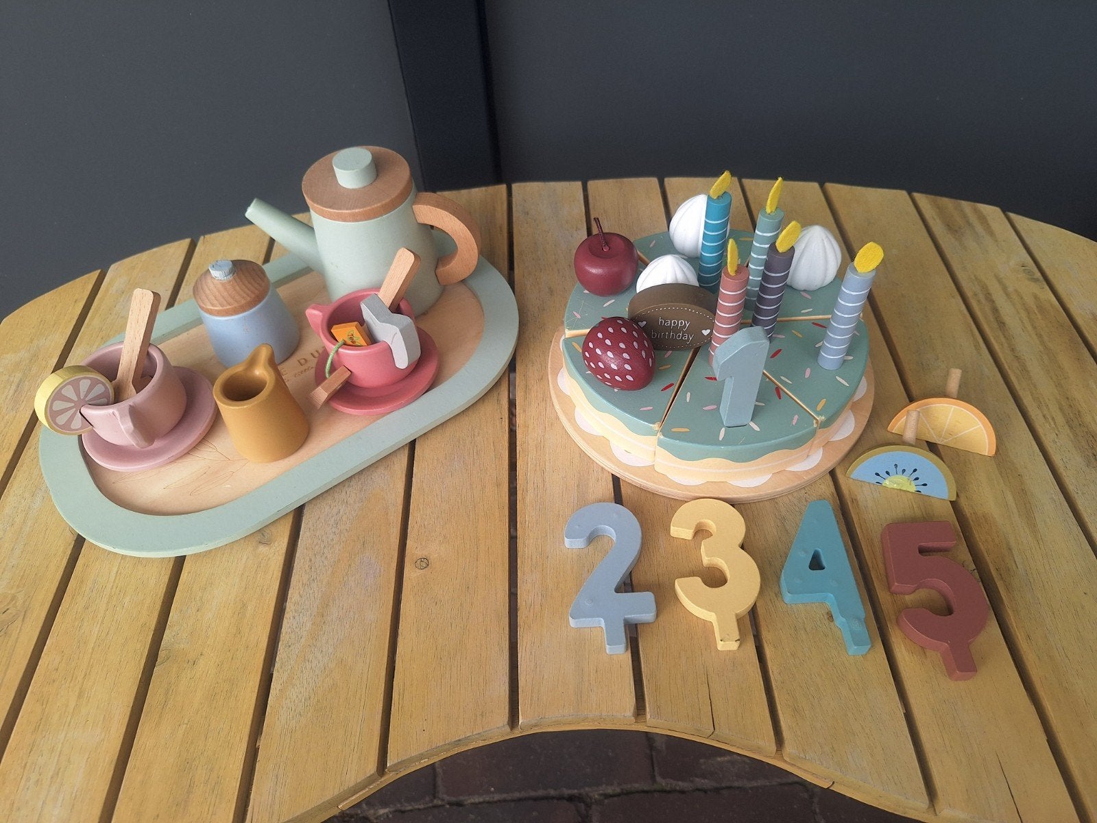 Little Dutch theeservies en taart, Kinderen en Baby's, Speelgoed | Houten speelgoed, Ophalen, Gebruikt, Meubelstuk of Keukentje