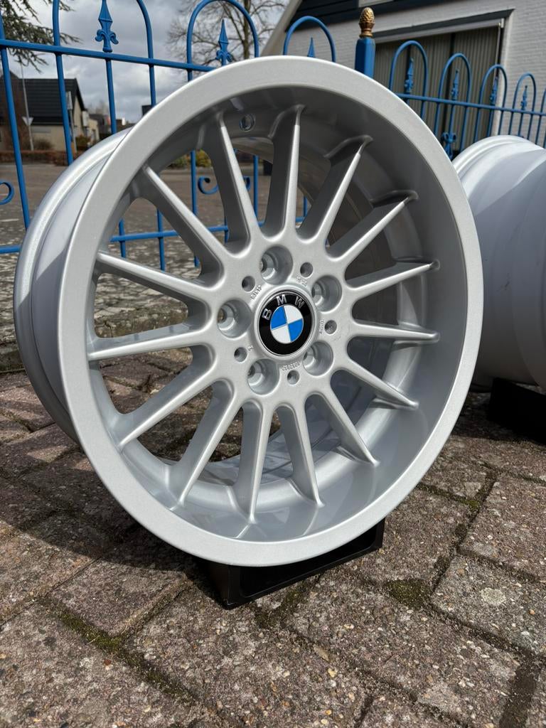 Zomer aanbieding. Style 32 breedset 17inch, Ophalen, 17 inch, Zomerbanden, Velg(en)