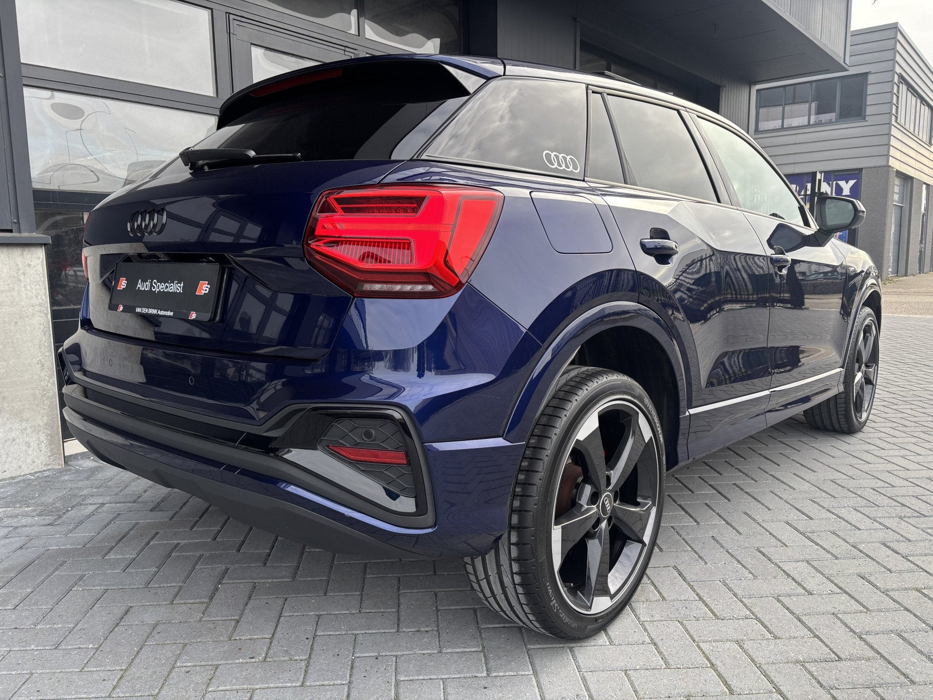 Audi Q2 35 TFSI S-Line Pano Navarra blauw, 4 cilinders, 150 pk, Blauw, Leder en Stof