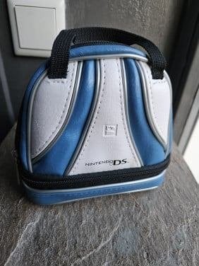 Nintendo vintage DS tasje - Blauw/Wit en Rood/Wit nieuw, Spelcomputers en Games, Ophalen of Verzenden, Nieuw, DS Lite, Hoesje, Tasje of Behuizing