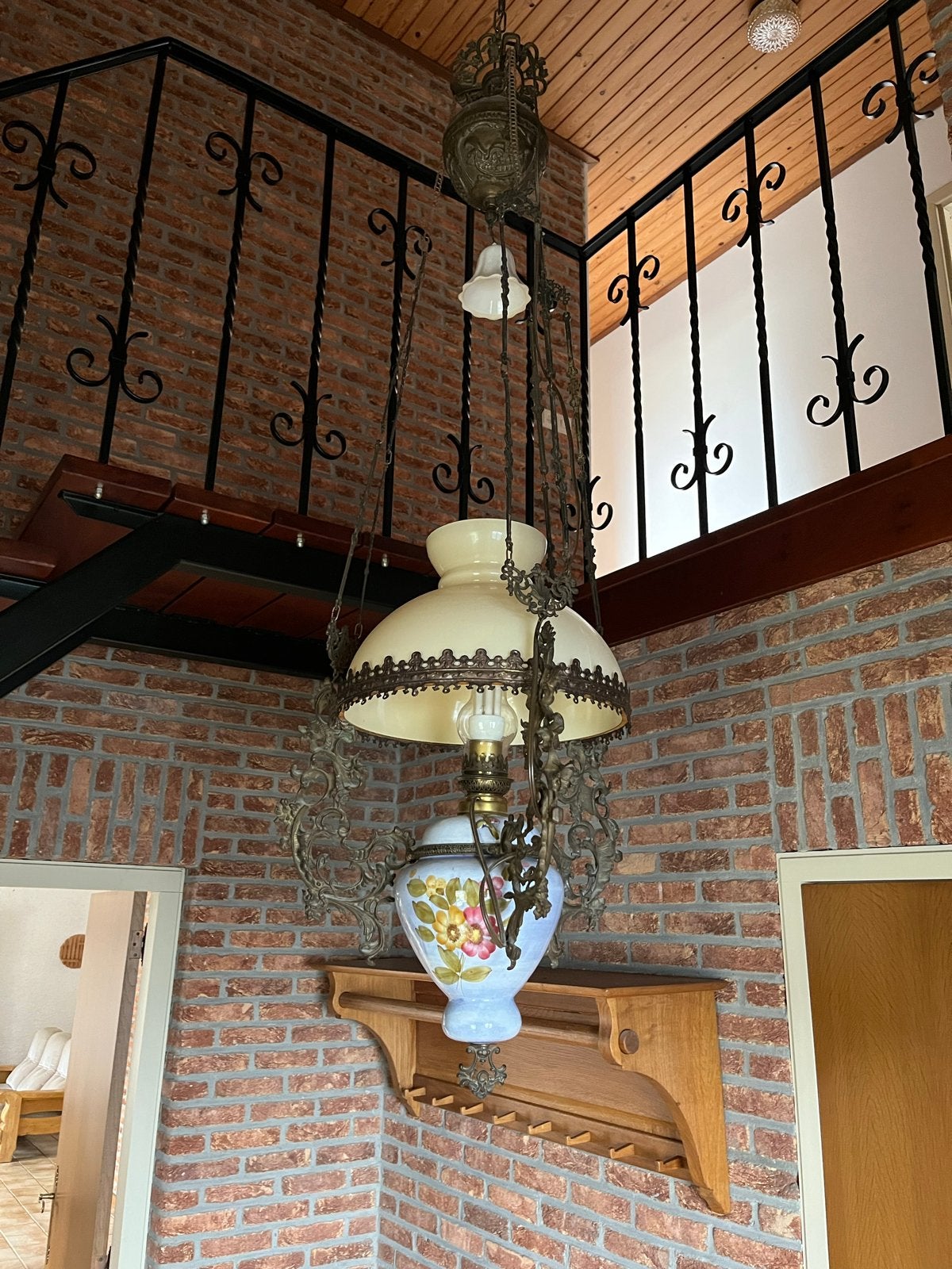 Antieke hanglamp met bloemmotief, Ophalen