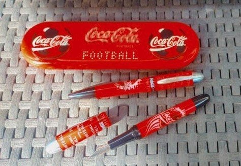 Vintage Coca-Cola Football Pennenset met Doosje, Overige merken, Gebruikt, Met doosje, Balpen