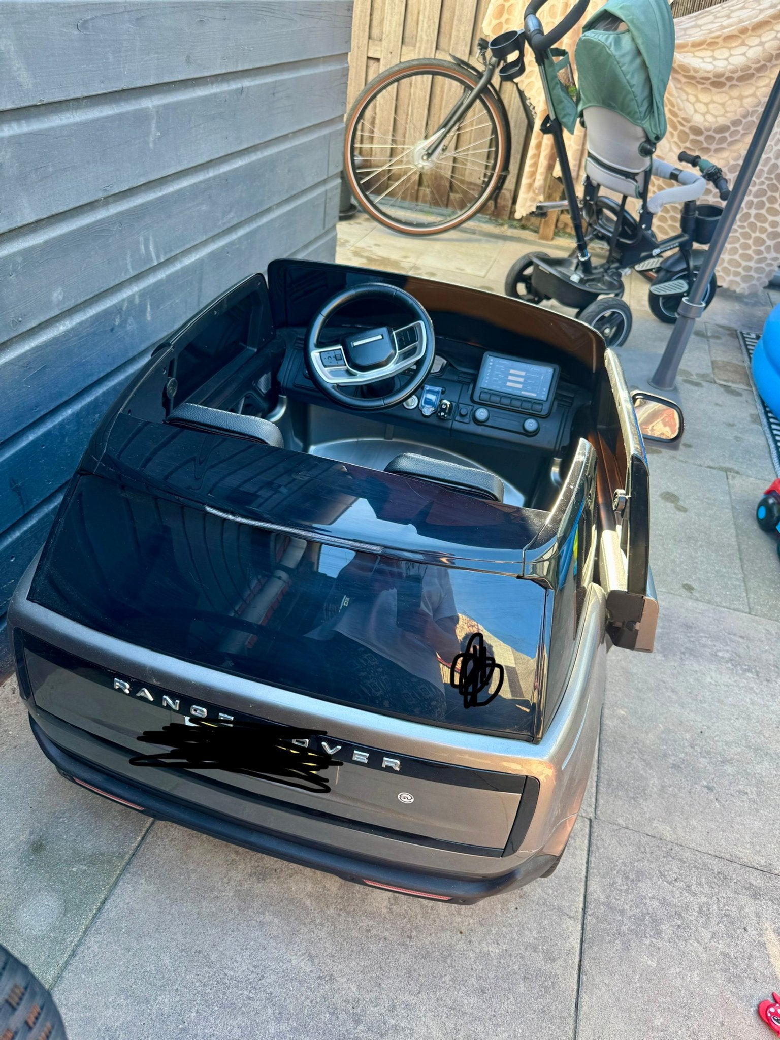 Range Rover elektrische kinderauto met afstandsbediening, Ophalen, Zo goed als nieuw, Afstandsbediening