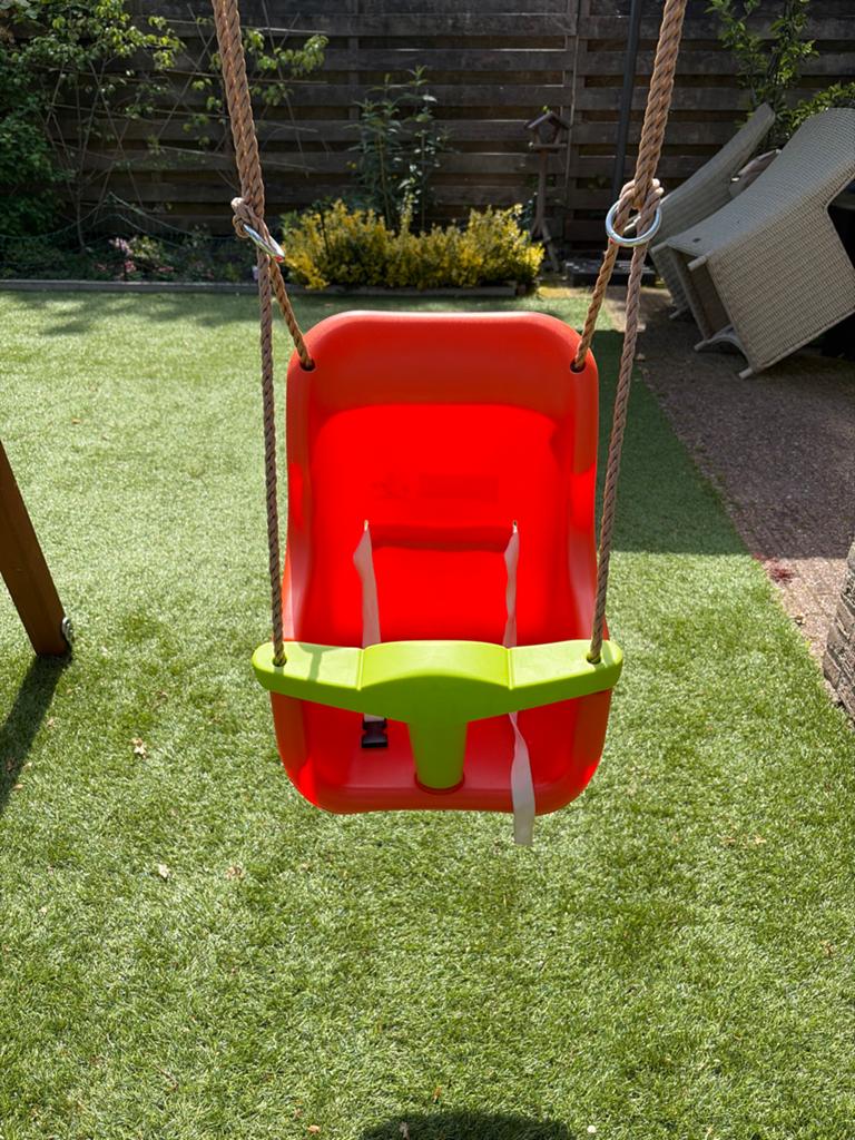Baby schommelzitje rood/groen met veiligheidsgordel, Ophalen, Zo goed als nieuw, Schommel, Aanbouwonderdeel