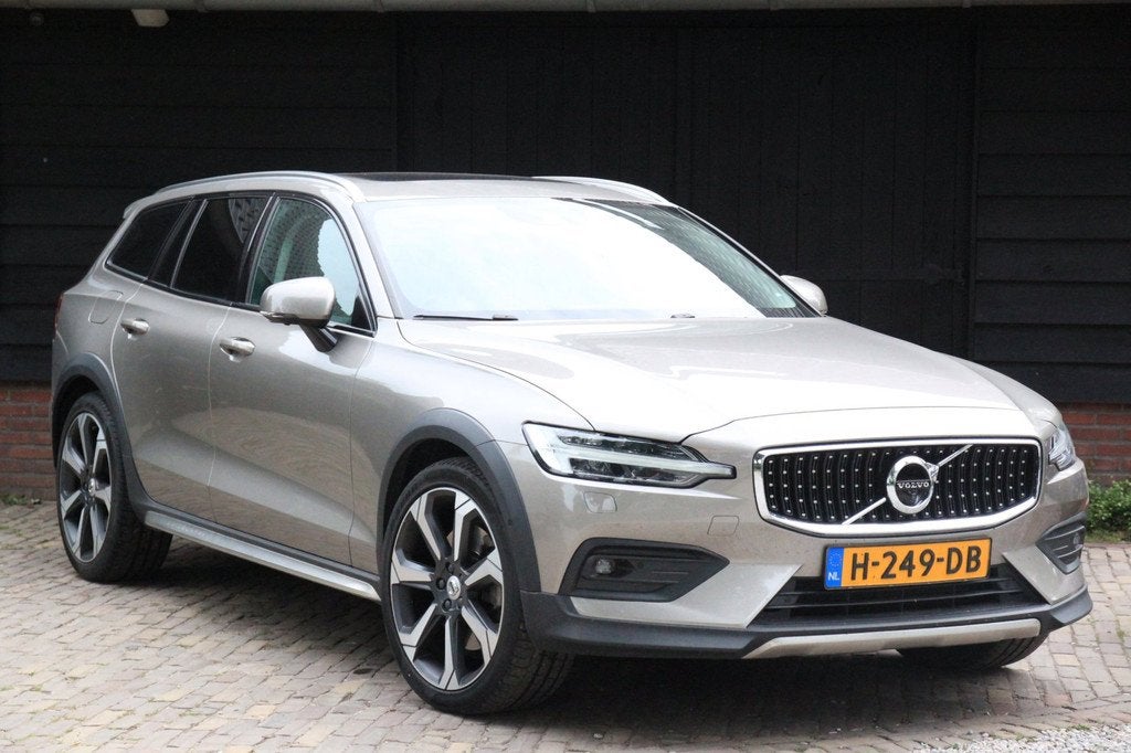 Volvo V60 Cross Country 2.0 D4 AWD Intro Edition Panorama-El, Auto's, Volvo, Automaat, Gebruikt, Diesel, Vierwielaandrijving