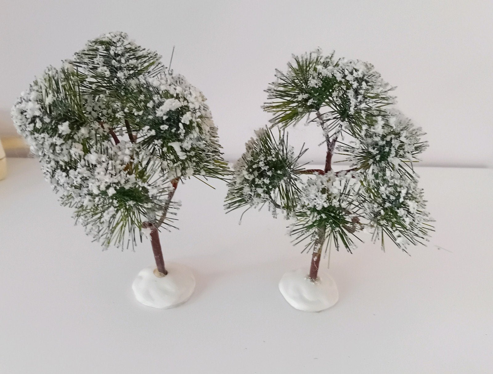 2st Lemax Mountain pine Medium, Lemax boom voor Kerstdorp, Ophalen of Verzenden