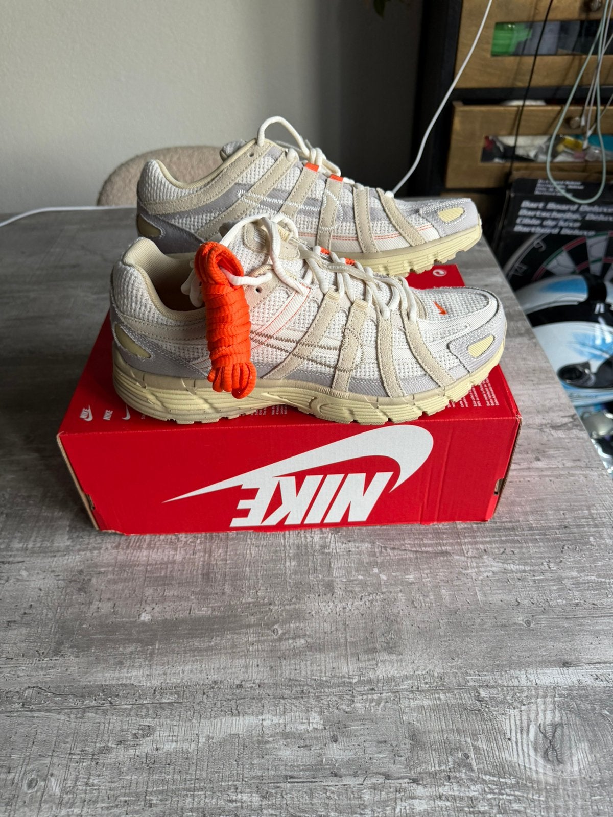 Te koop nieuw paar nike P-6000 in maat 43, Kleding | Heren, Schoenen, Overige kleuren, Nieuw, Ophalen of Verzenden, Sneakers of Gympen