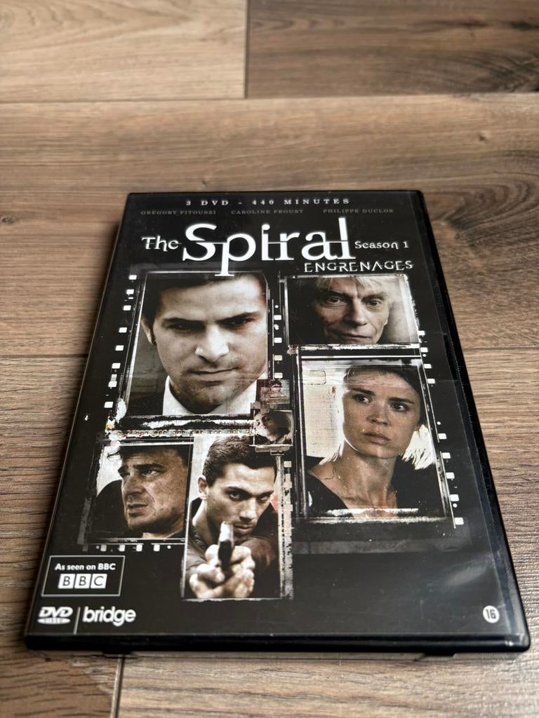 The Spiral seizoen 1, Vanaf 12 jaar, Ophalen of Verzenden, Zo goed als nieuw, Actie en Avontuur