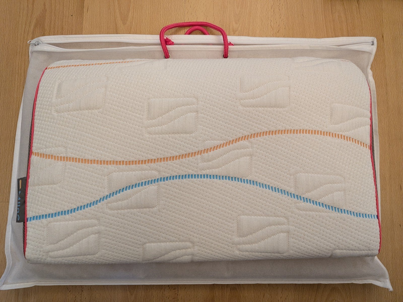 M-Line hoofdkussen Pillow You Fuchsia - 9cm, Schuim, Eenpersoons, Wit, Ophalen of Verzenden