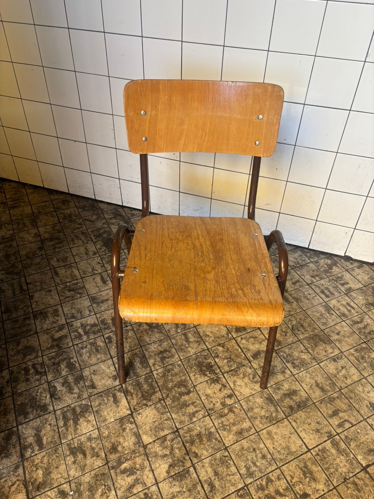 8 vintage schoolstoelen / horecastoelen – stapelbaar, Ophalen