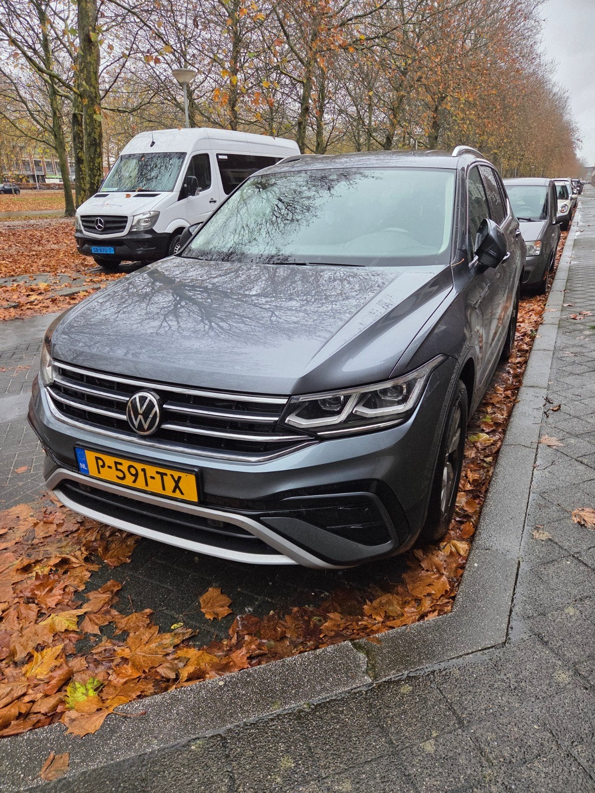 Volkswagen Tiguan 1.5 TSI NAP 7 persoons alarm klasse 3, Auto's, 4 cilinders, Parkeerassistent, 7 stoelen, 75 €/maand