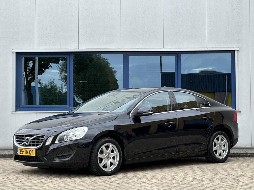 Volvo S60 2.0 D3 R-Design l Dealeronderhouden l, Euro 5, Stof, Gebruikt, Zwart