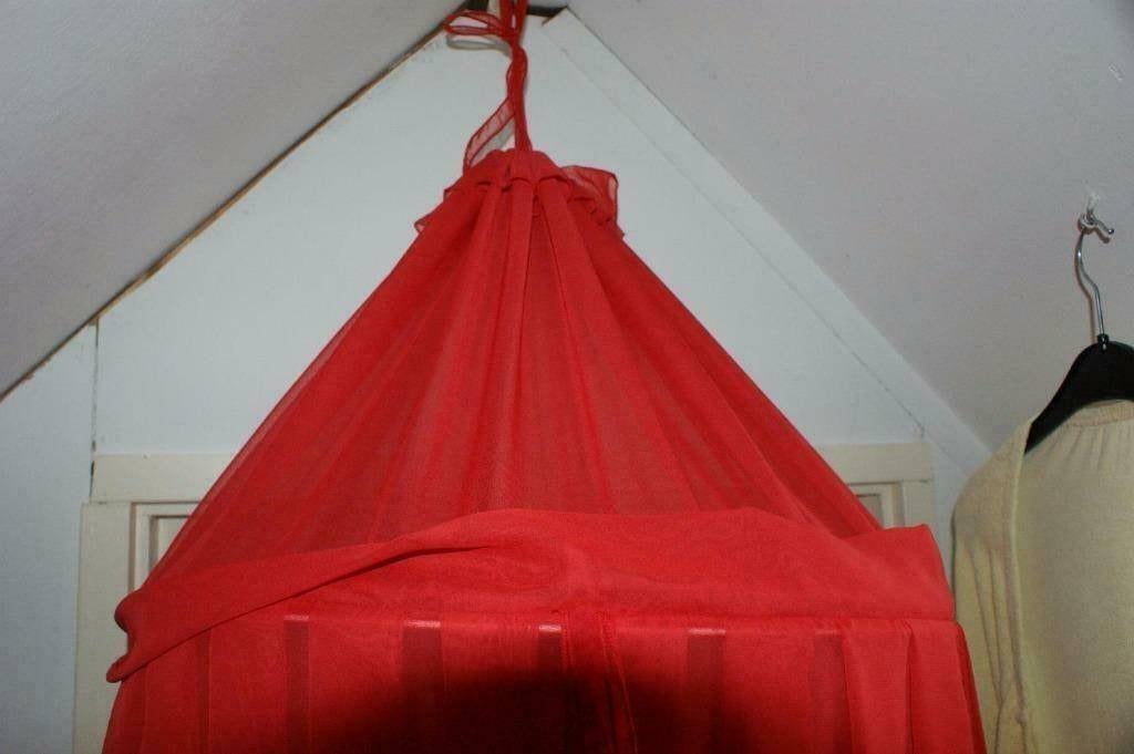 2 klamboes, kinderkamer (rood en lila), Kinderen en Baby's, Paars, Ophalen, Gebruikt, Klamboe