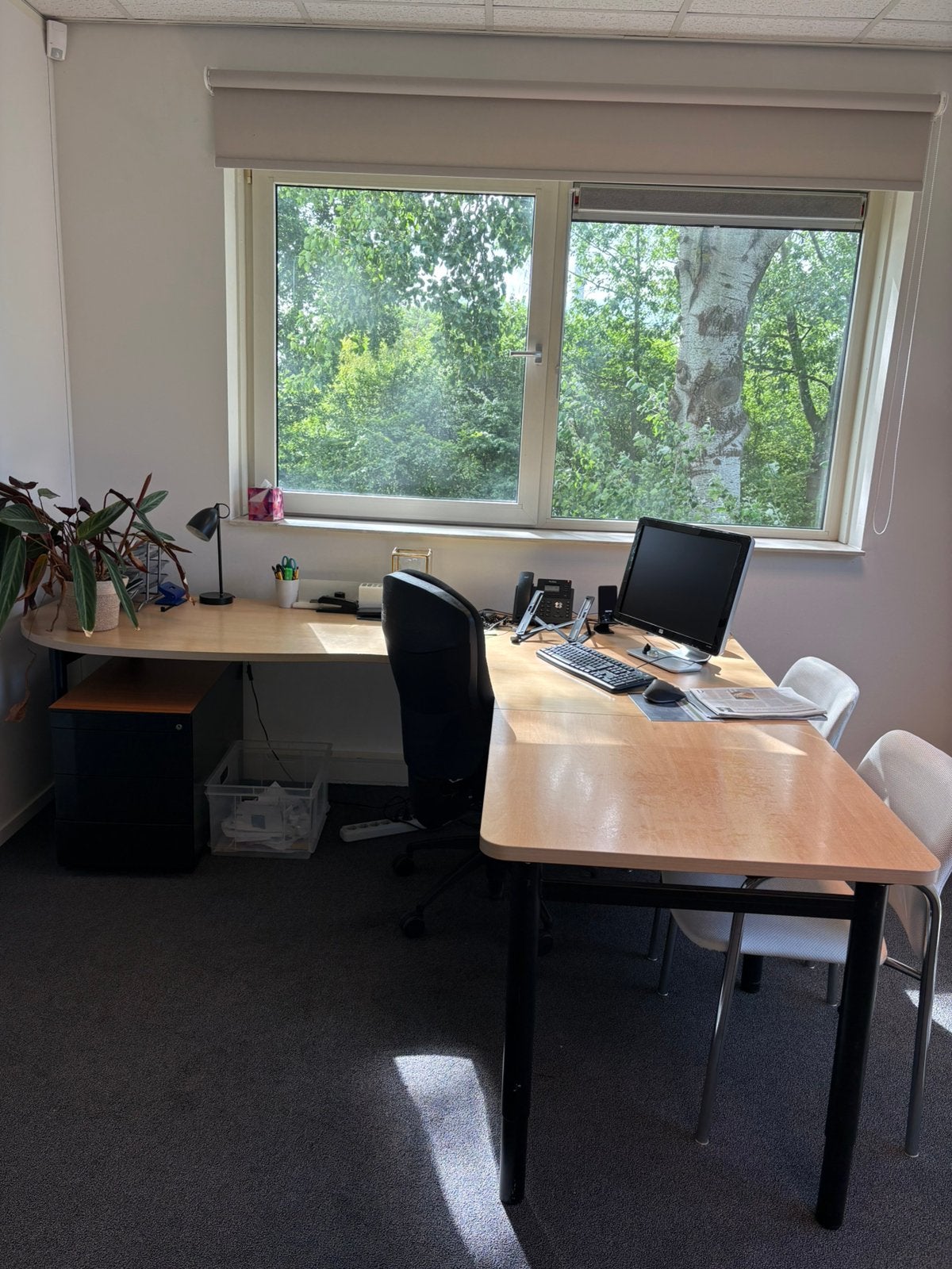 Bureau - in hoogte verstelbaar, Ophalen, In hoogte verstelbaar, Gebruikt, Beige