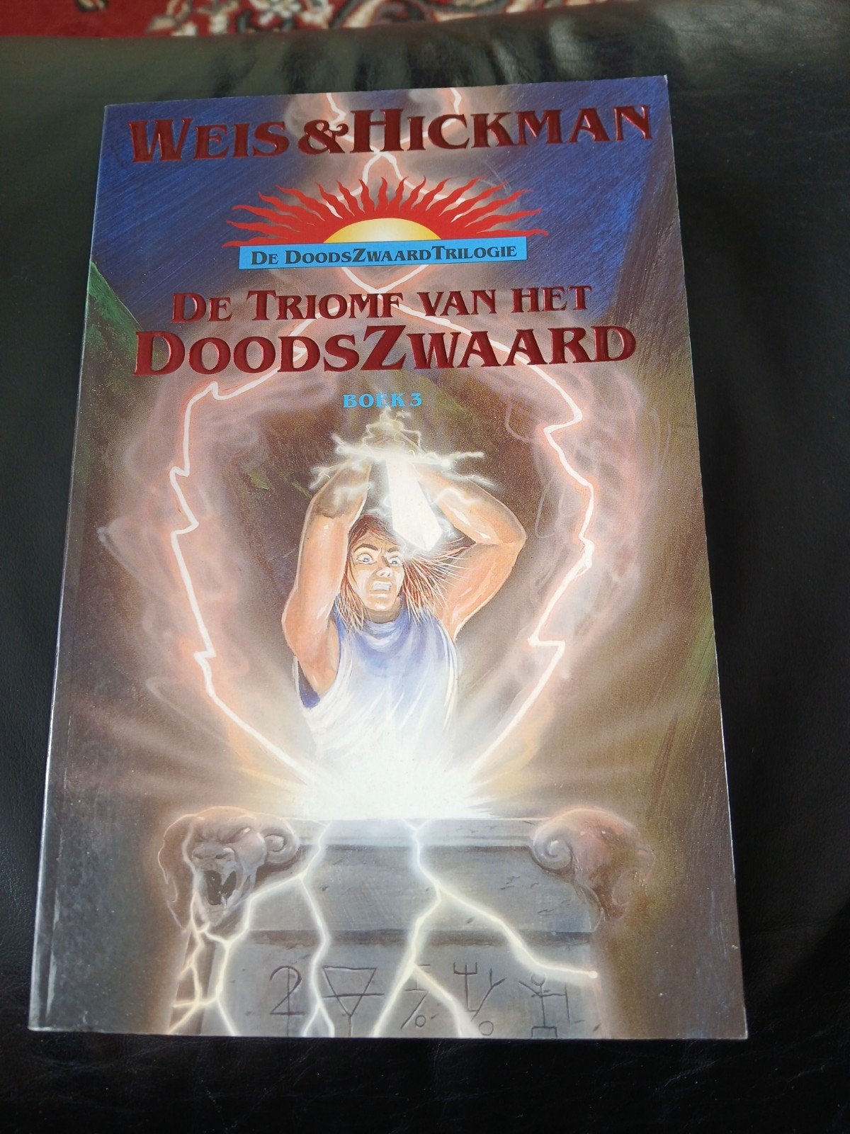 De Triomf van het Doodszwaard - Boek 3 (Weis & Hickman), Ophalen of Verzenden, Gelezen, Weis & Hickman