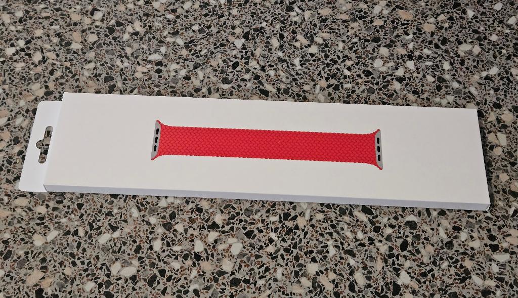 Apple Watch braided solo loop Product Red (origineel), Bandje, 41mm, Ophalen of Verzenden, Zo goed als nieuw
