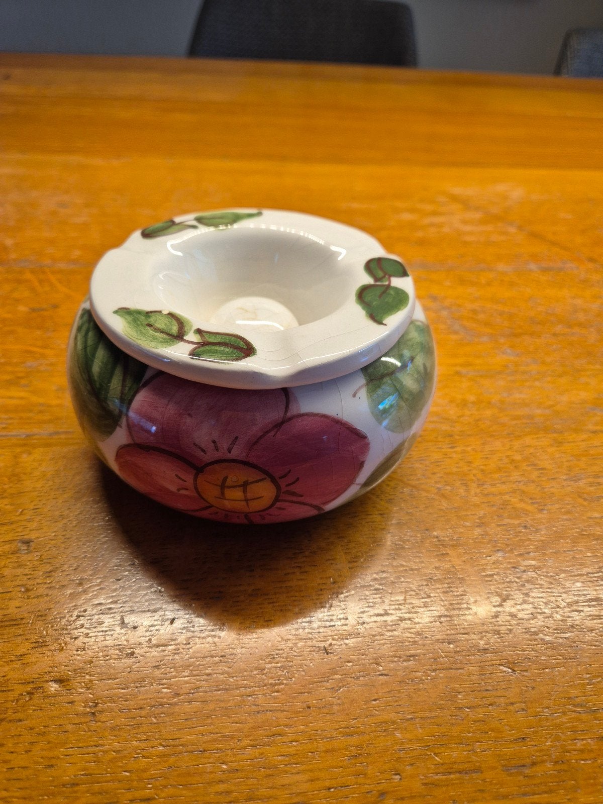 Vintage keramische asbak met bloemmotief, Ophalen of Verzenden, Gebruikt, Asbak