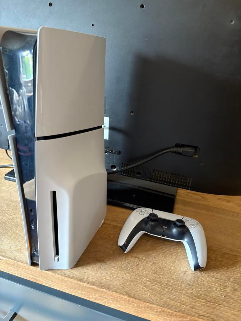 PlayStation 5 met 2 controllers en de doos :), Spelcomputers en Games, Spelcomputers | Sony PlayStation 5, Ophalen, Zo goed als nieuw