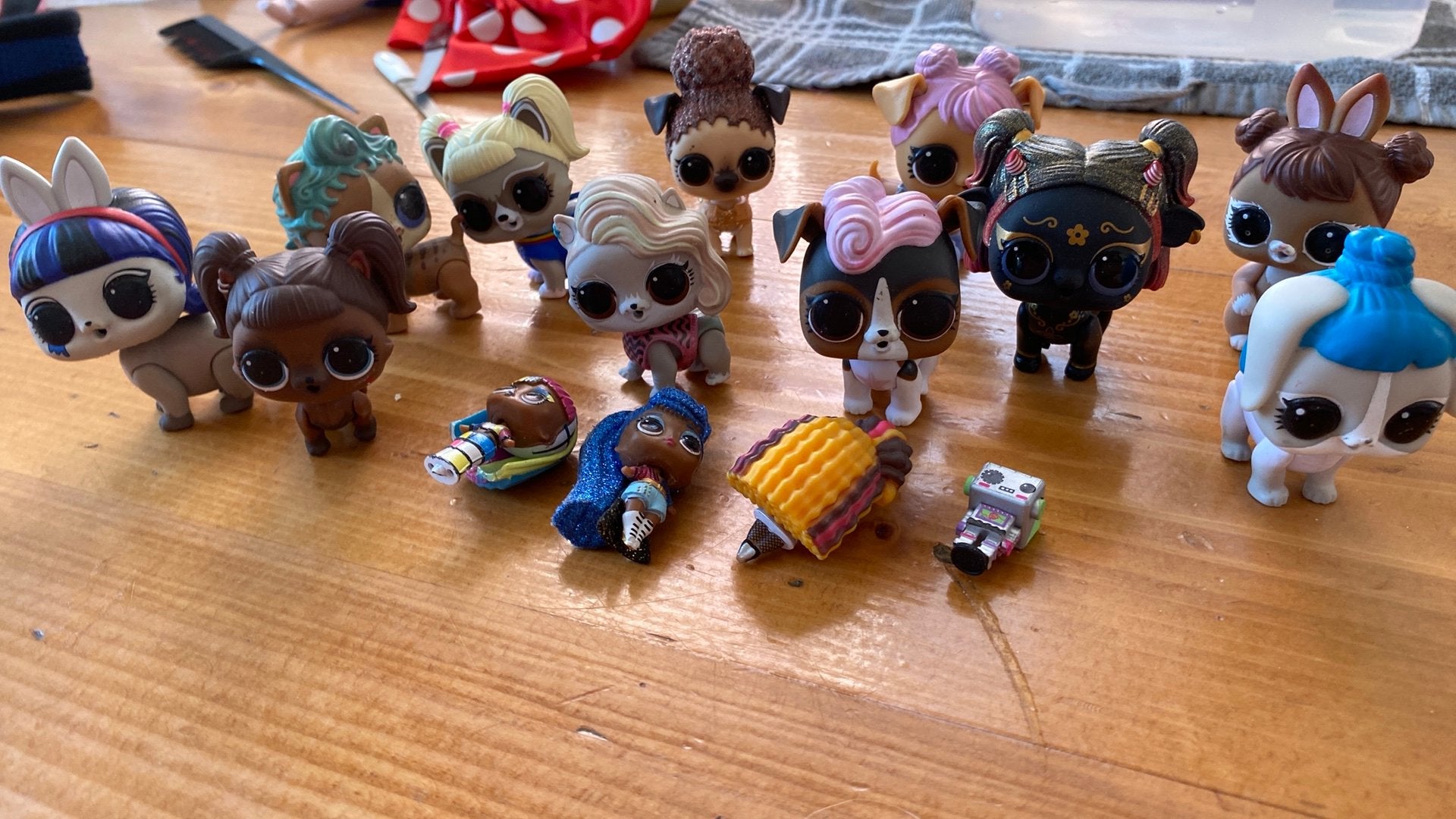 LOL hondjes suprise 4 poppetjes 15 stuks, Ophalen of Verzenden, Zo goed als nieuw, Beeldje of Figuurtje