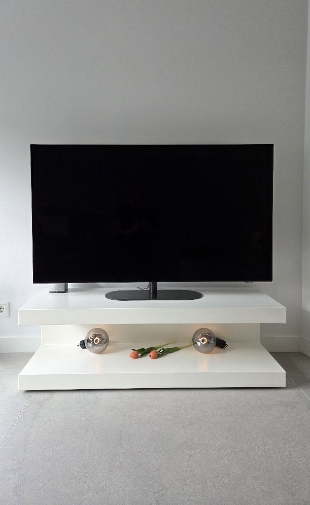 Handgemaakt stalen design TV-meubel - Bauhaus Crafts, 100 tot 150 cm, Design, Tijdloos, Modern, Ophalen of Verzenden, Zo goed als nieuw