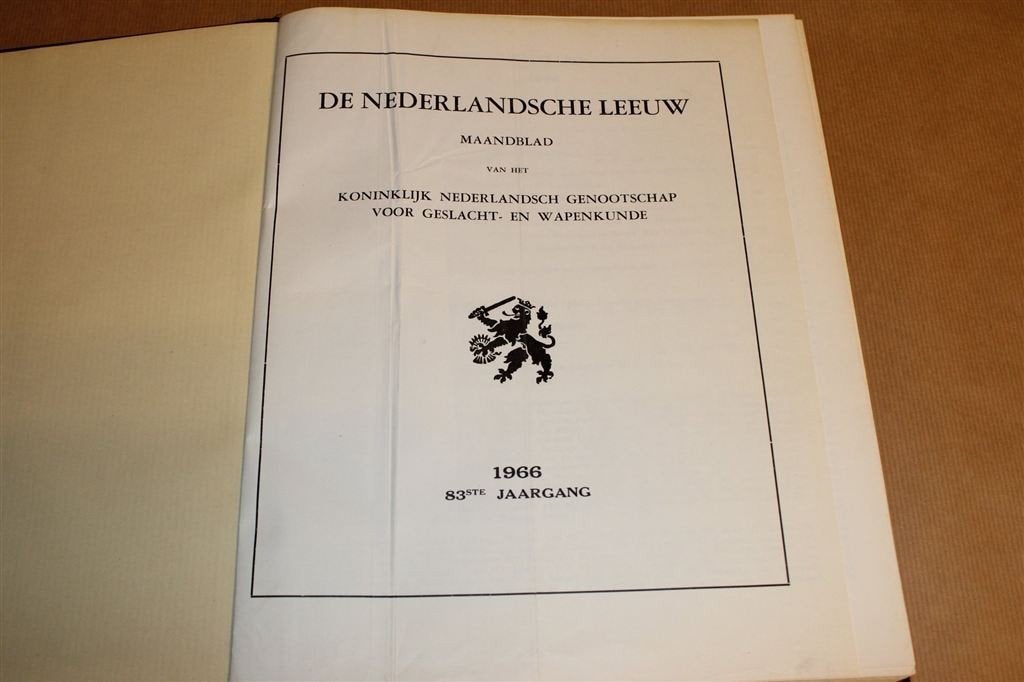 De Nederlandsche Leeuw — Genealogisch Jaarboek 1966, Boeken, Ophalen of Verzenden, Gelezen