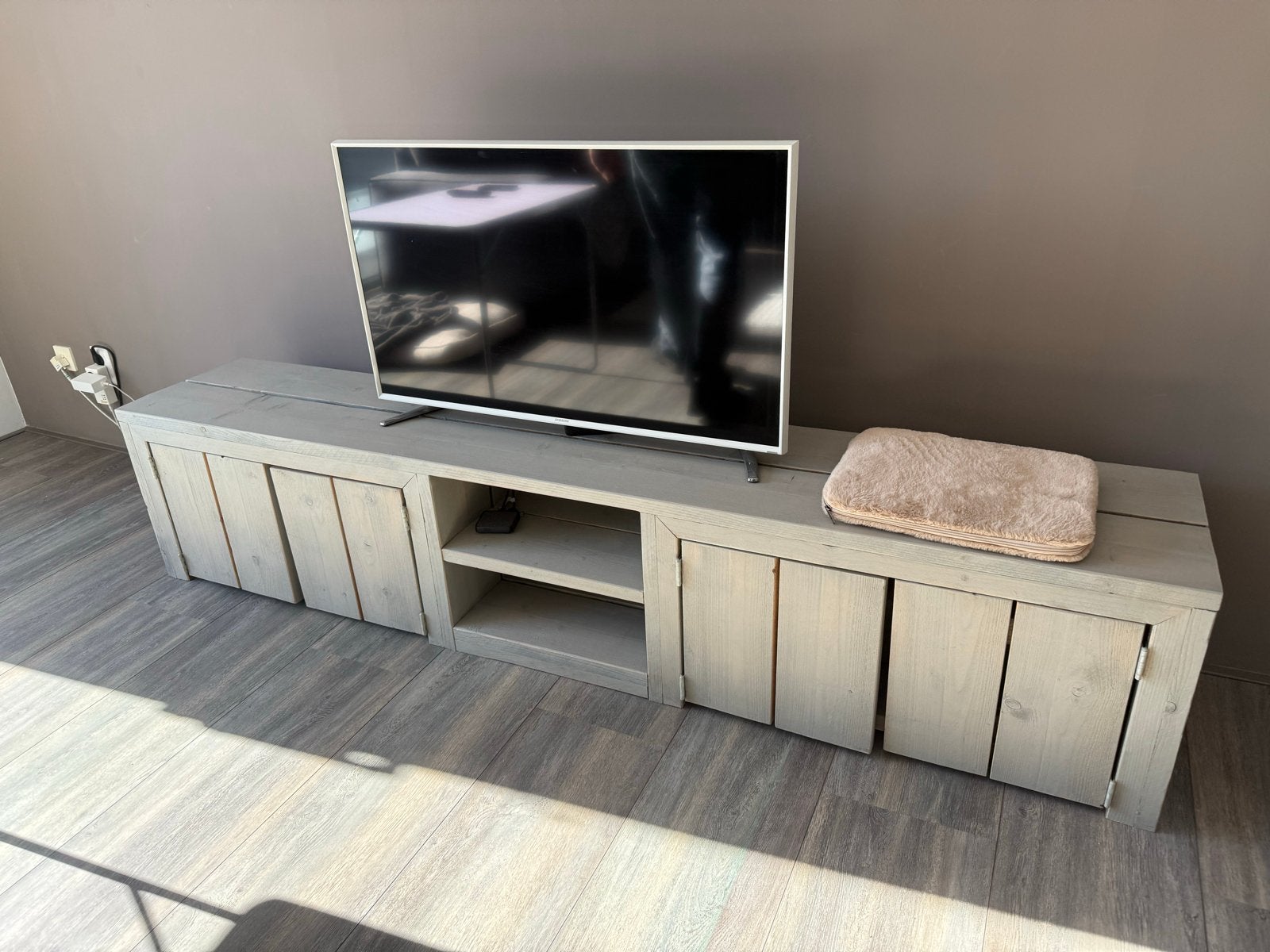 Massief houten dressoir - 215 cm breed, Huis en Inrichting, Gebruikt, Ophalen of Verzenden, 200 cm of meer, 25 tot 50 cm