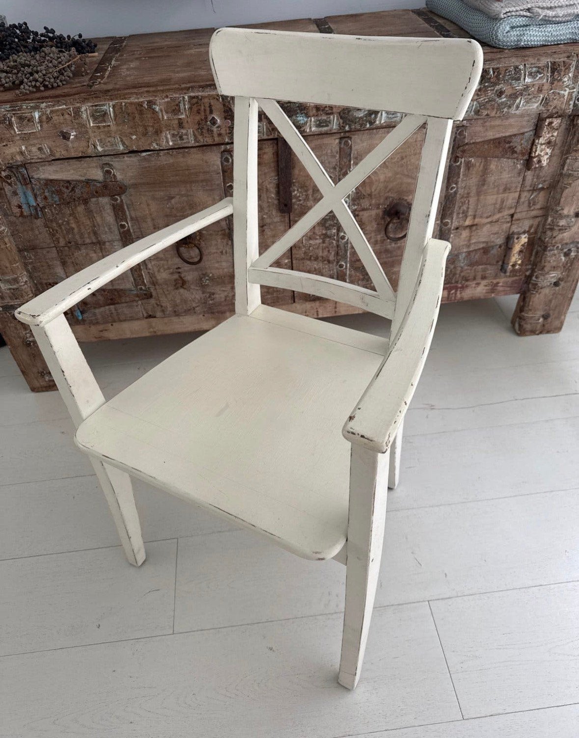 4 witte houten stoelen, Ophalen, Zo goed als nieuw, Wit