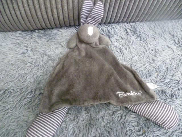 2x Grijs velours haas konijn gestreept knisper oren Bambino, Ophalen of Verzenden, Zo goed als nieuw, Overige typen