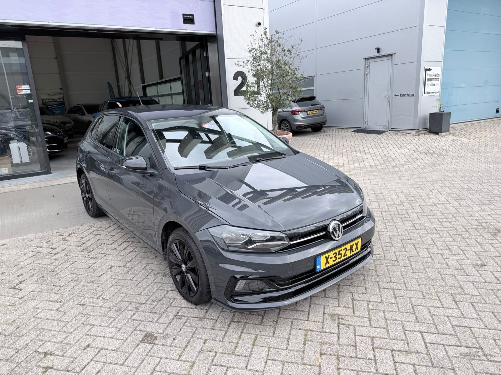 Volkswagen Polo 1.0 TSI R-LINE! ZEER NETTE AUTO! INRUIL MOGE, Voorwielaandrijving, Dealer onderhouden, Stof, 95 pk