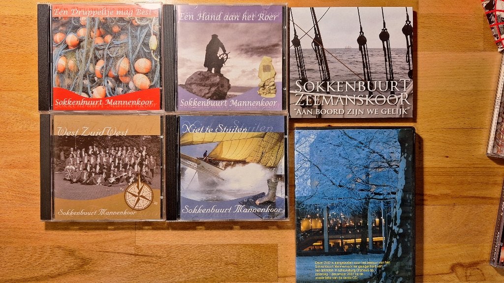 Sokkenbuurt Mannenkoor Ugchelen 5 CD's en 1 DVD, Ophalen of Verzenden, Zo goed als nieuw, Levenslied of Smartlap
