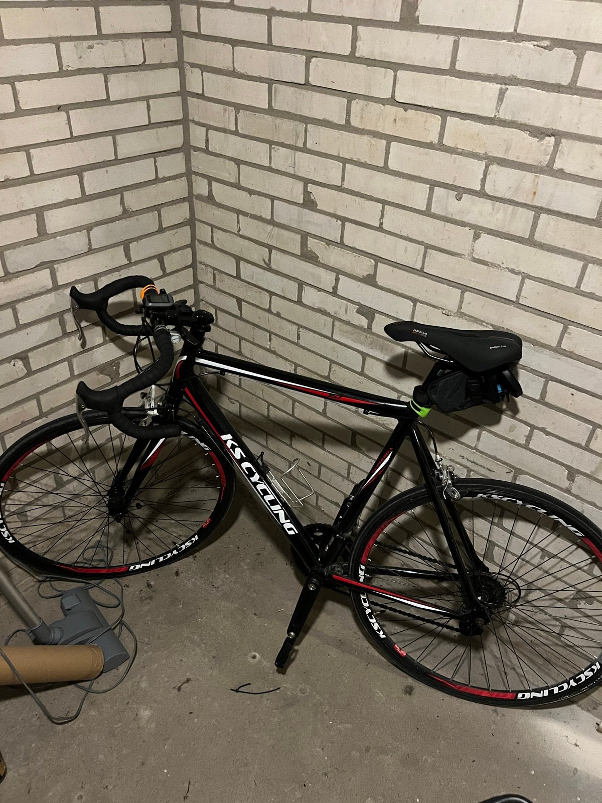 KS Cycling racefiets - Zwart/Rood, zo goed als nieuw, 28 inch, 10 tot 15 versnellingen, Aluminium, Zo goed als nieuw