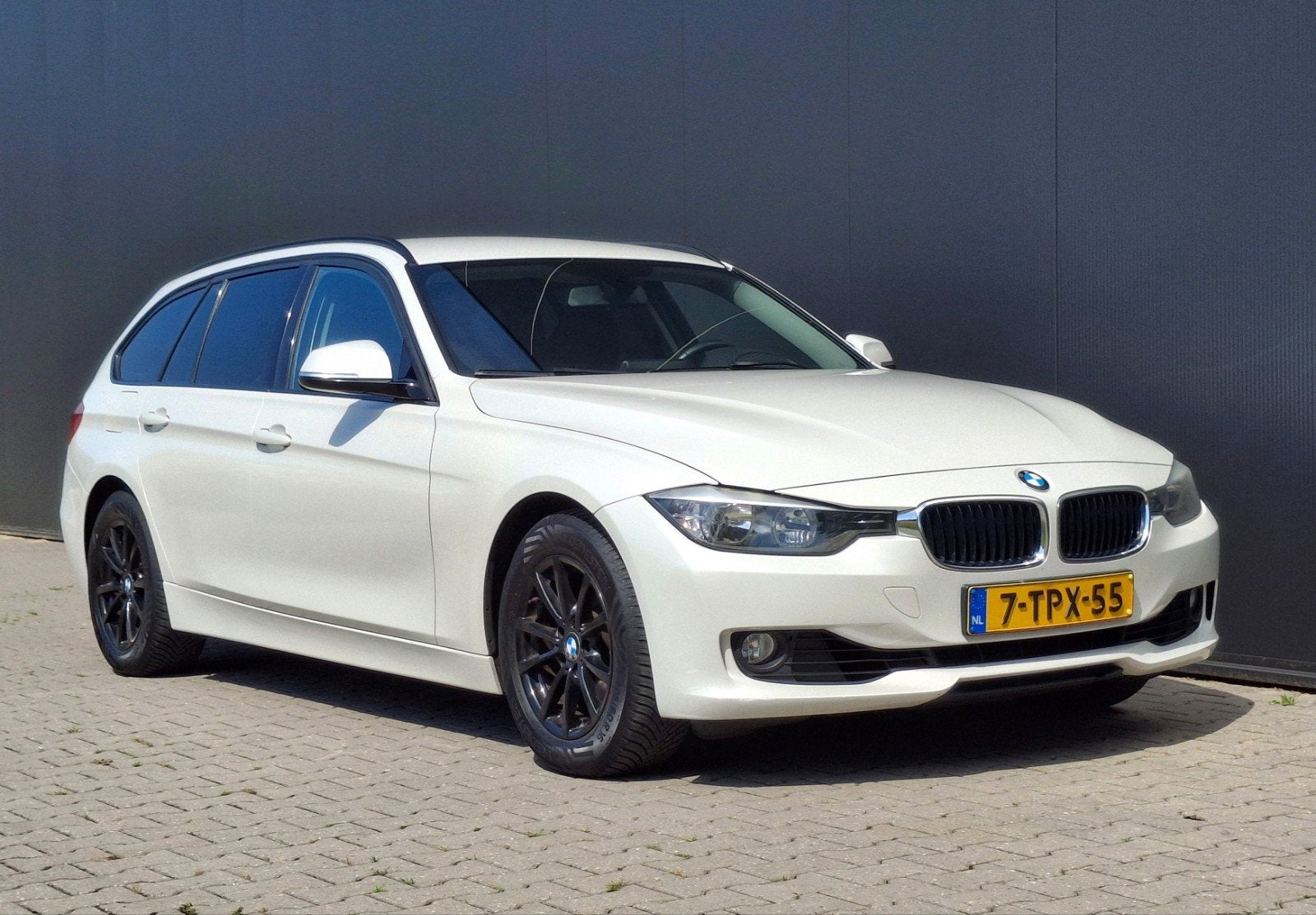 BMW 3-Serie 2.0 320I Touring AUT 2014 Wit, Euro 5, Achterwielaandrijving, Zwart, 4 cilinders