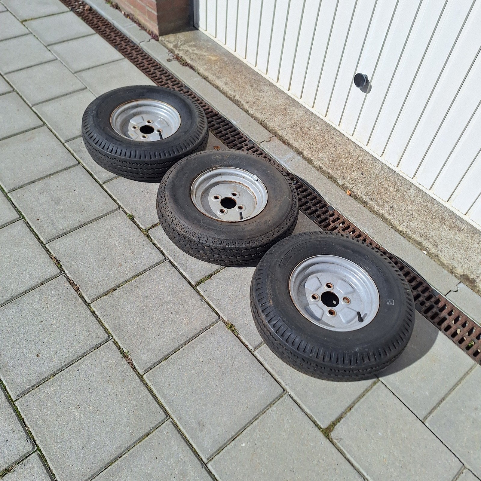 te koop drie nette aanhangerwielen, Auto diversen, Ophalen, Gebruikt