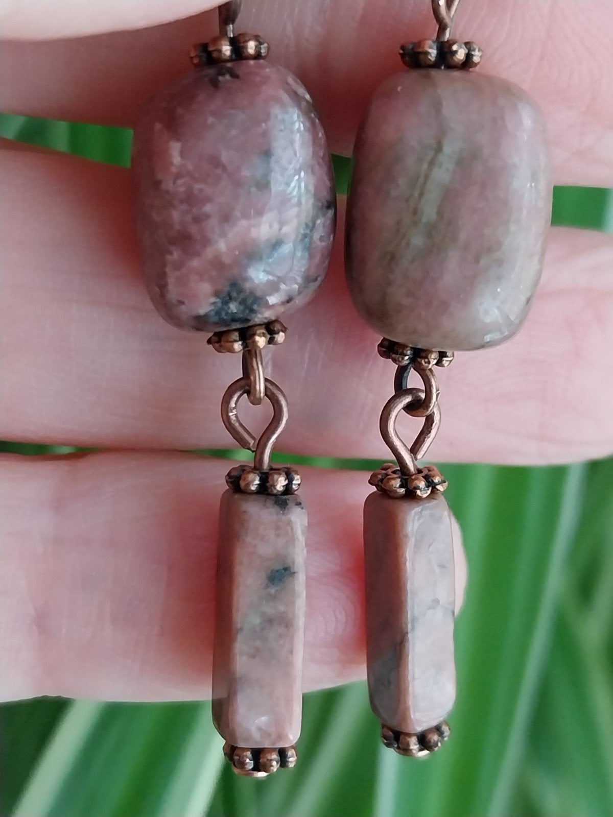 Rhodoniet steen oorbellen #3296, Sieraden, Tassen en Uiterlijk, Oorbellen, Hangers, Verzenden, Zo goed als nieuw, Roze
