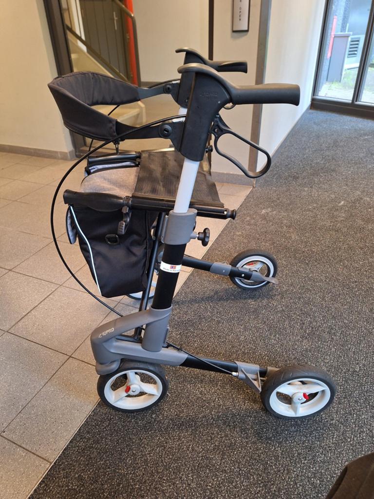 Rollator topro troja 5G nieuw model lees beschrijving maat M, Diversen, Rollators, Ophalen of Verzenden, Lichtgewicht, Zo goed als nieuw