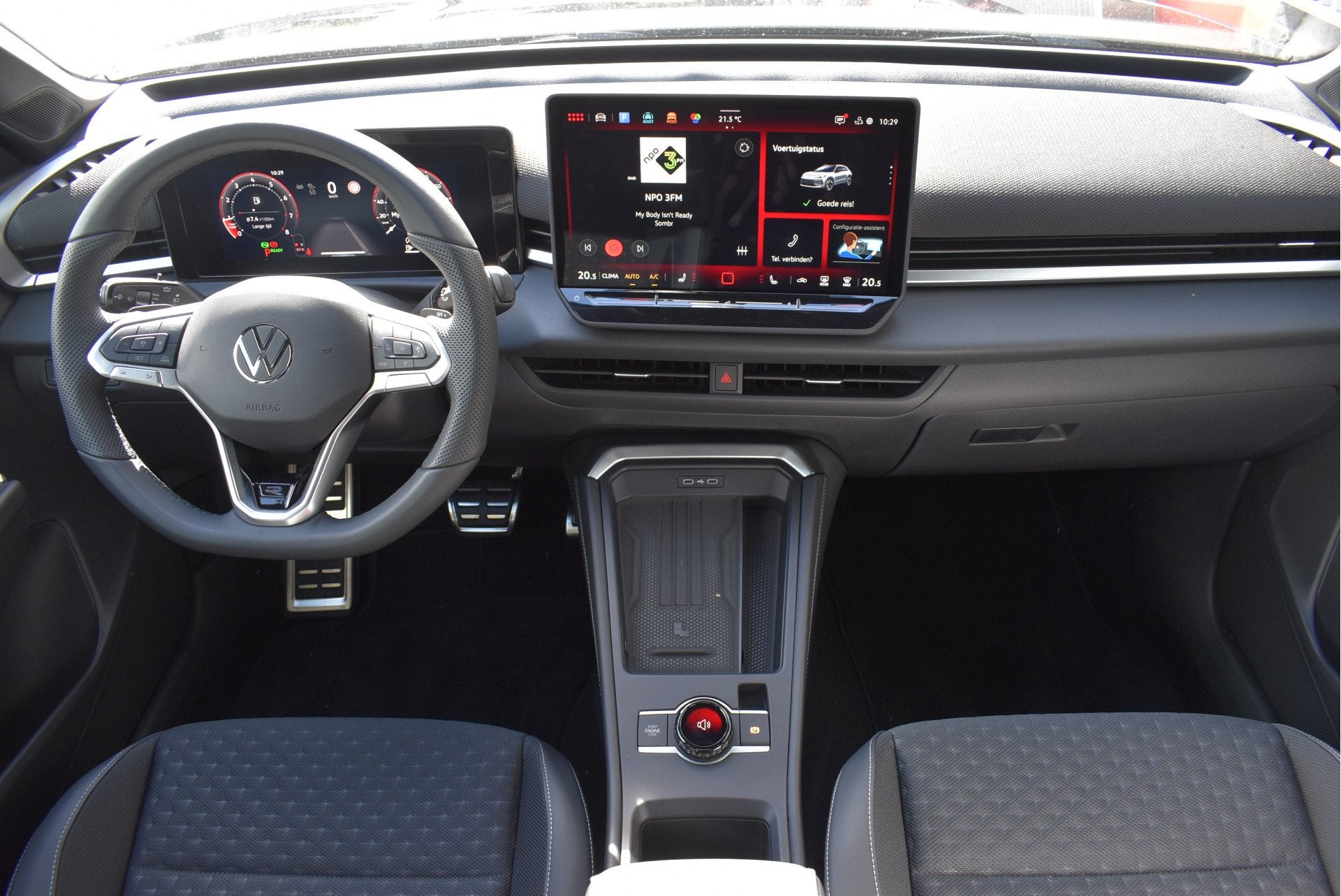 Volkswagen T-Roc 1.5 eTsi R-Line Edition Camera, LED Grill,, 1374 kg, 730 kg, Euro 6, 4 cilinders
