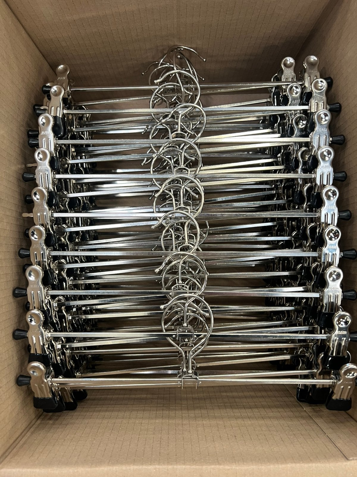 Knijphangers / Broekhangers met klemmen metaal tot 50.000 St, Ophalen, Gebruikt, Metaal