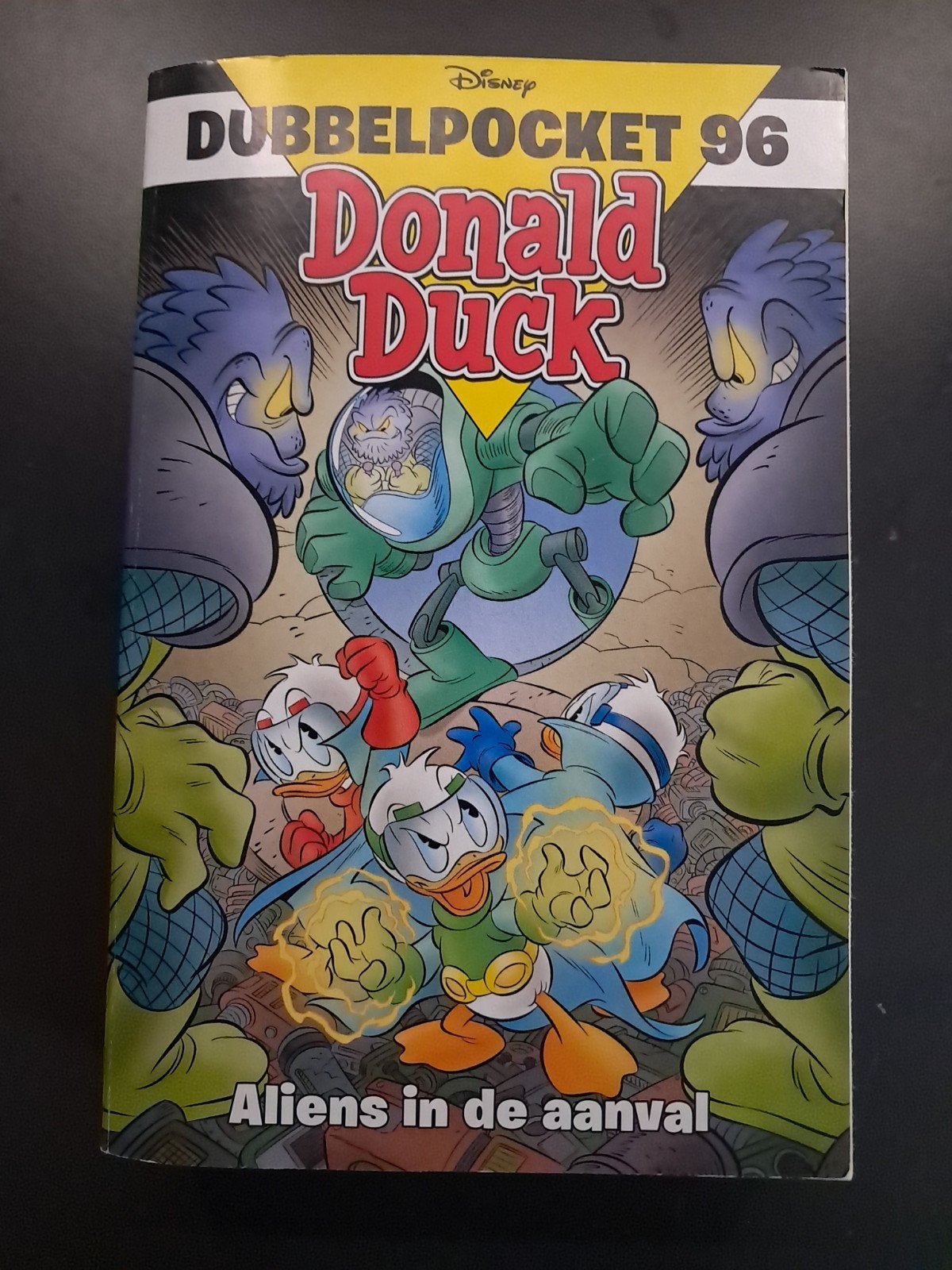 Donald Duck Dubbelpocket 96 - Aliens in de aanval, Eén stripboek, Ophalen of Verzenden, Zo goed als nieuw, Disney