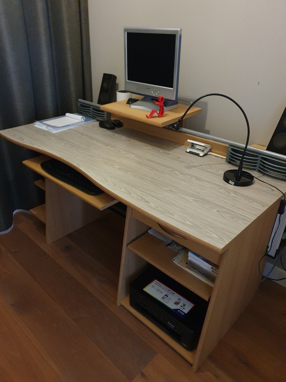 Praktisch computerbureau met opbergruimte, Ophalen, Opbergruimte, Gebruikt, Spaanplaat of MDF