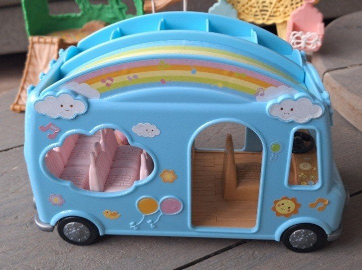 Sylvanian Families babies regenboogbus, Ophalen of Verzenden, Zo goed als nieuw
