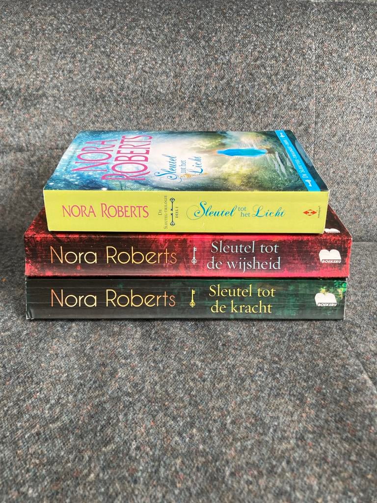 Nora Roberts - De Sleutel-trilogie (3 boeken), Boeken, Fantasy, Zo goed als nieuw, Ophalen of Verzenden