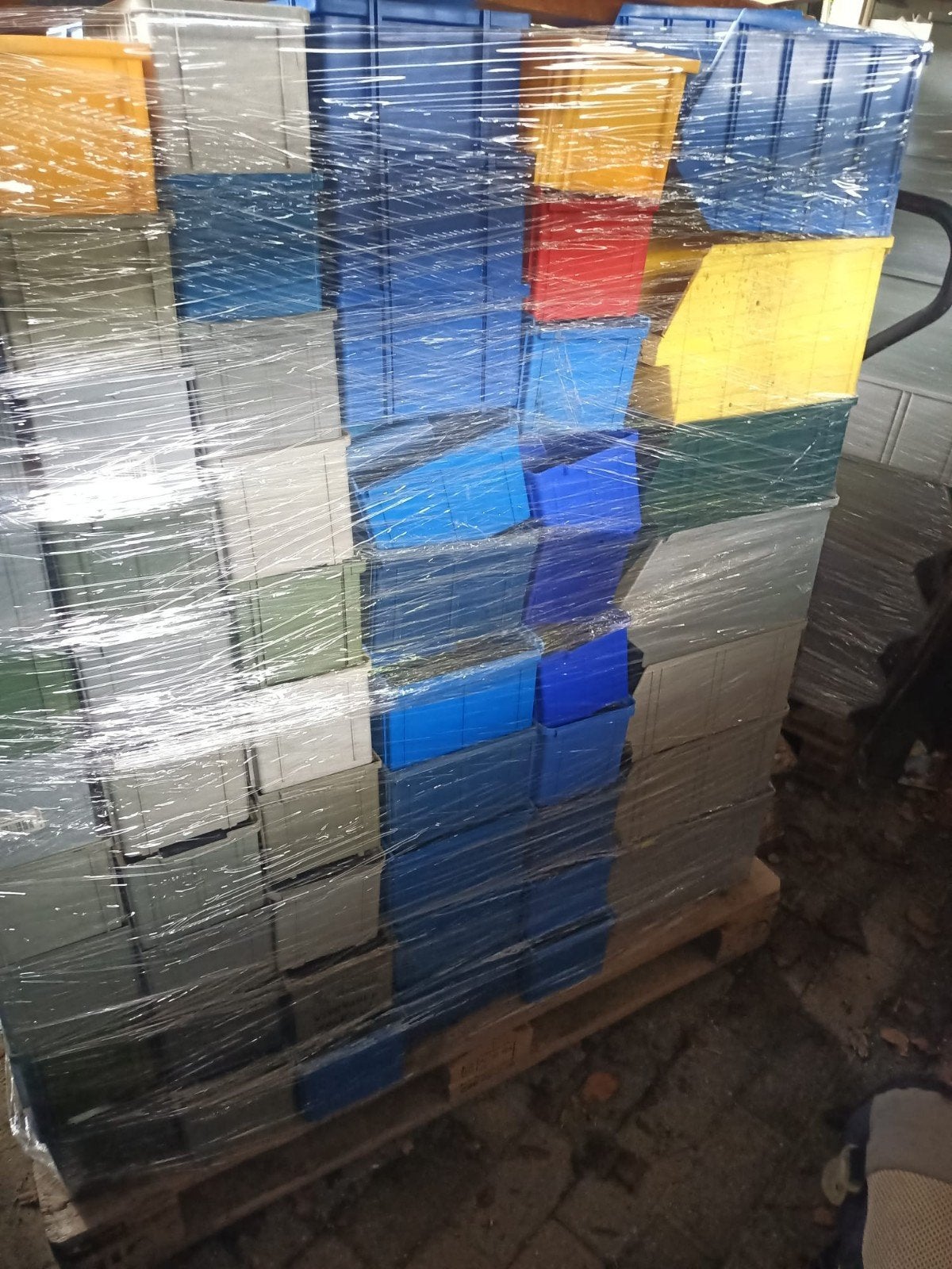 Pallet vol met kunstof bakken grijpbakken, Ophalen, Gebruikt
