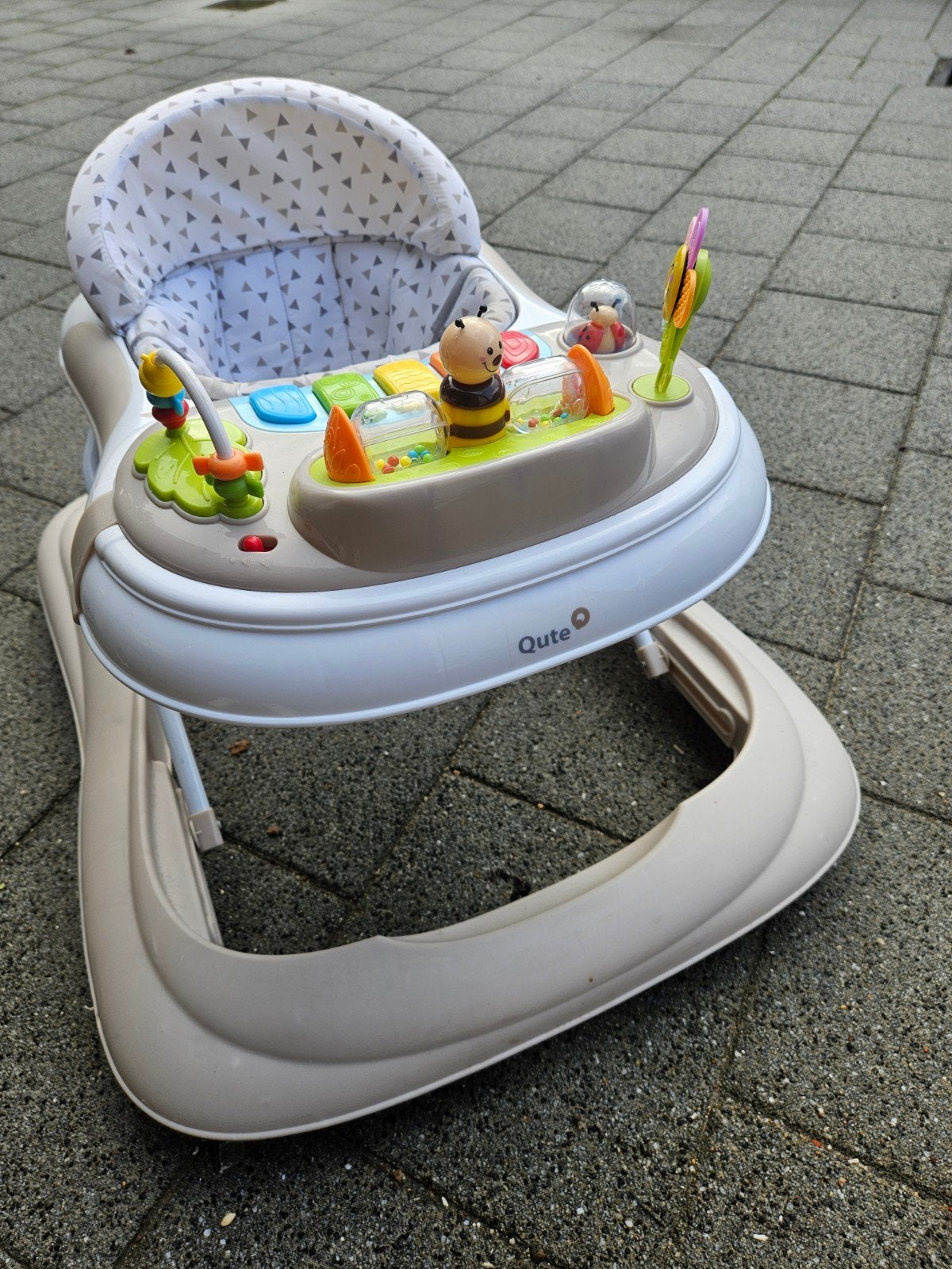 Qute Babywalker met speelpaneel - Zo goed als nieuw, Kinderen en Baby's, Ophalen of Verzenden, Zo goed als nieuw, Overige typen